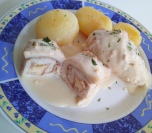 Piletina punjena pančetom i sirom u umaku od bijelog vina i pavlake