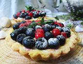 Tart sa kremom i voćem