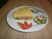 Musaka sa zelenom salatom
