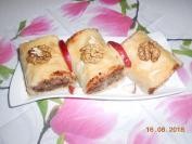 Rolovana baklava sa kiselim jabukama