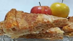 Burek (pita) s jabukama