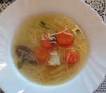 Domaća supa od pilećih krilaca i povrća