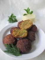 Falafel sa sosom od belog luka