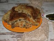 Pikantna pita sa mesom i prazilukom