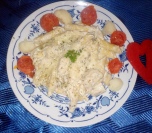 Pasta u belom kremastom sosu sa piletinom i šampinjonima