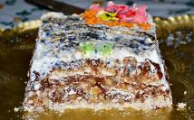 Puslica torta sa seckanim orasima i čokoladom