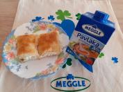 Meggle pita sa gotovim korama
