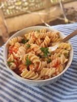 Pasta sa feta sirom i čeri paradajzom