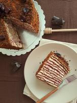 Čokoladni medovik sa višnjama