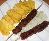 Ćevapi na ražnjiću sa pečenim krompirom